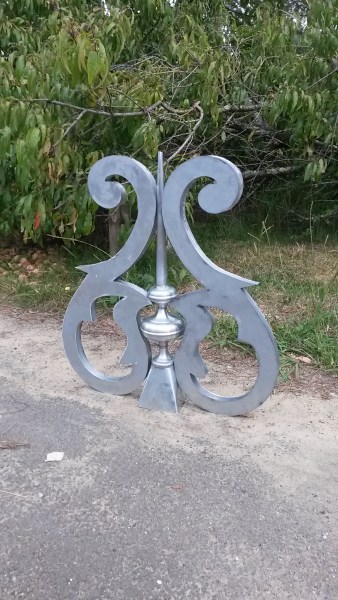 faitage et épi zinc